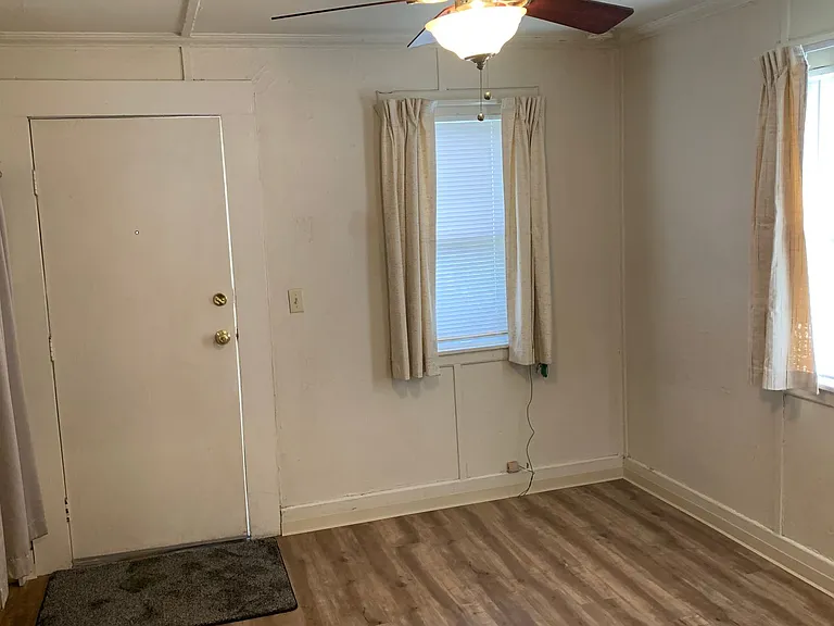1337 N Golden State Blvd — Photo 11