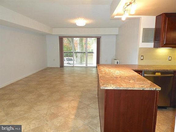 5th image of 10300 Westlake Dr #S103