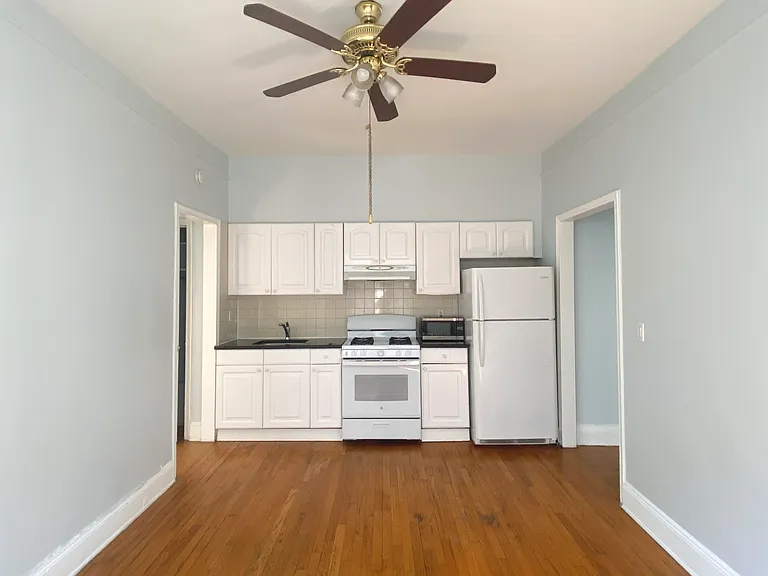 401 W 44th St #5 — Photo 4