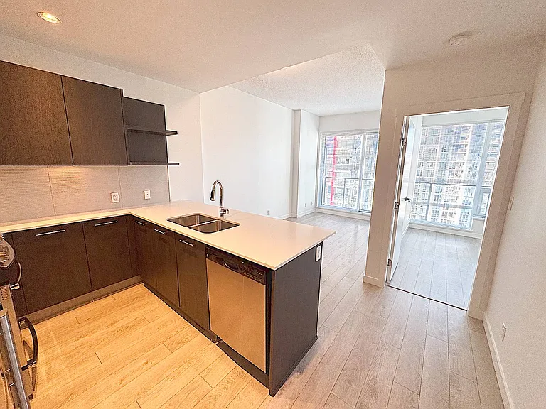 97 W Georgia St #2101 — Photo 2