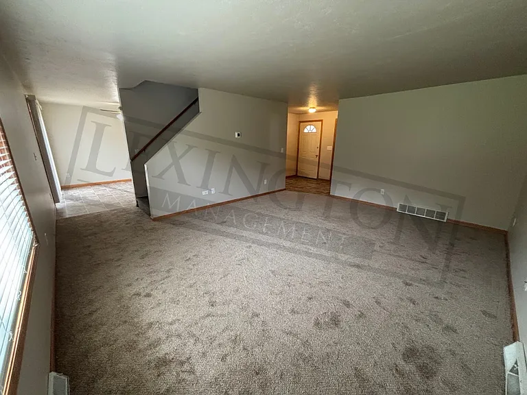 3222 Lakeview Dr — Photo 8