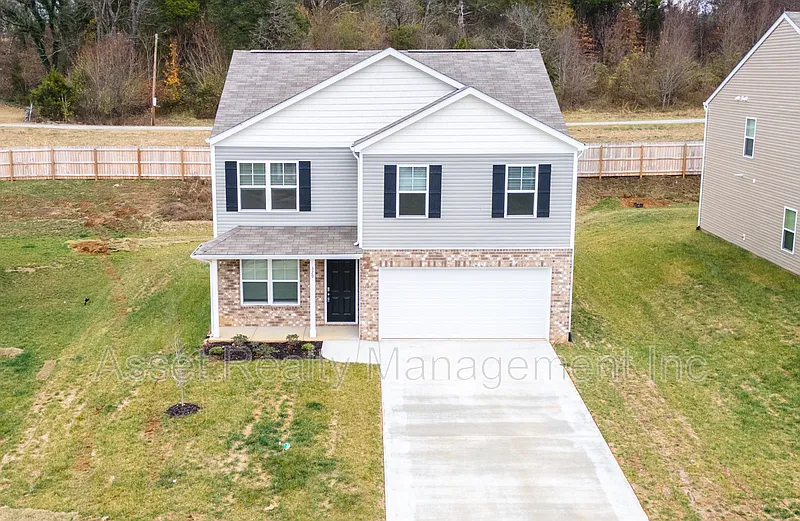 4 bed, 2.5 bath, 1991 sqft, $2,295 — Photo 4