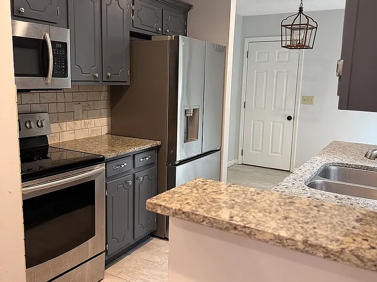 153 Rivergate Dr — Photo 2