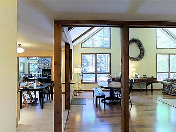 5th image of 125 Camelot Dr