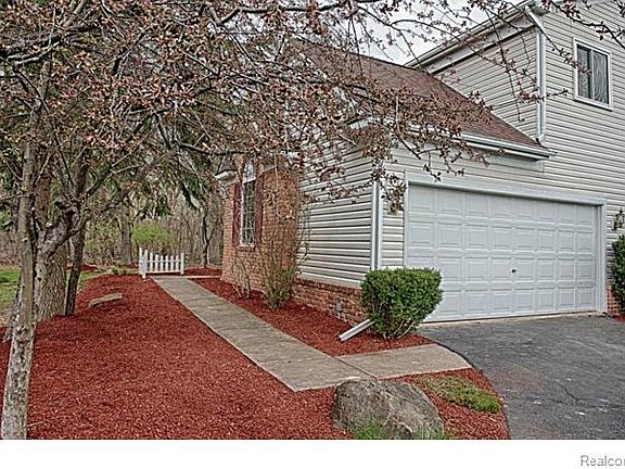 4th image of 677 River Oaks Dr