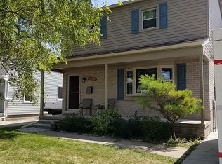22416 Daniels St, Saint Clair Shores, MI 48081