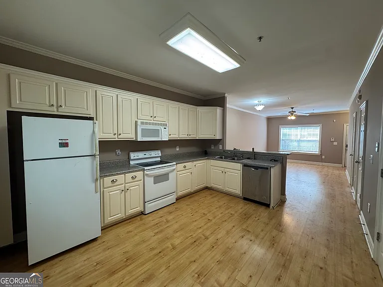 460 Barnett Shoals Rd #F6 — Photo 6