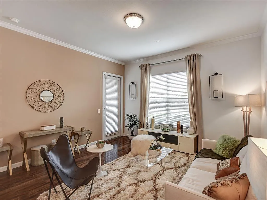 1 bed, 1.0 bath, 608 sqft, $1,044 — Photo 1