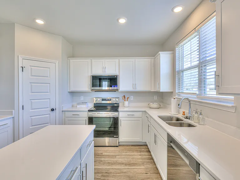 2762 Residences — Photo 14