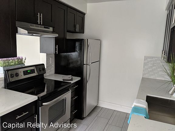 4th image of 4333 E 2nd St APT 204