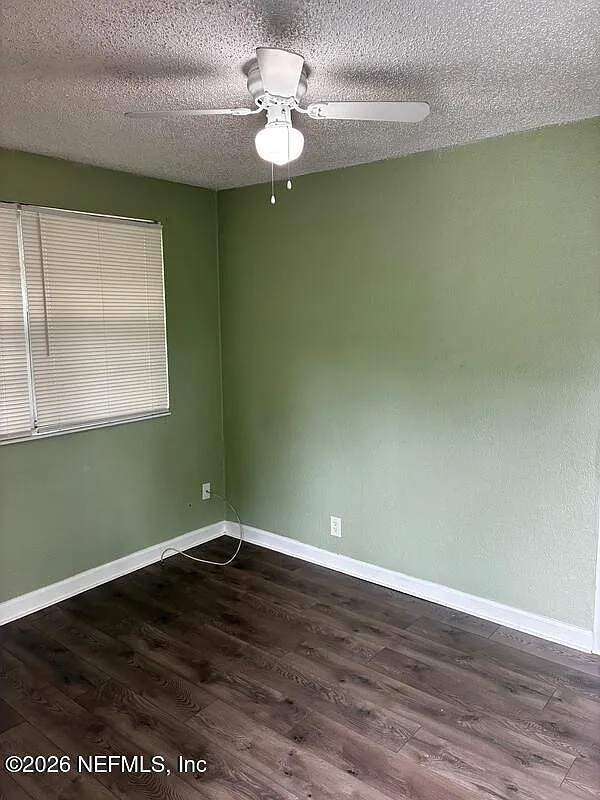 2 bed, 1.0 bath, 2808 sqft, $800 — Photo 4