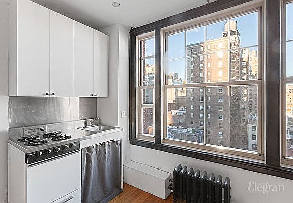 4th image of 170 W 74th St APT 803