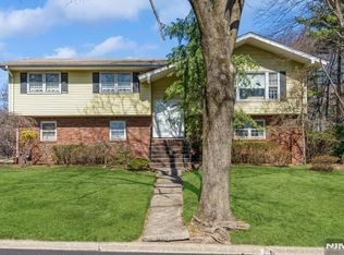 472 Mildred Pl, Oradell, NJ 07649