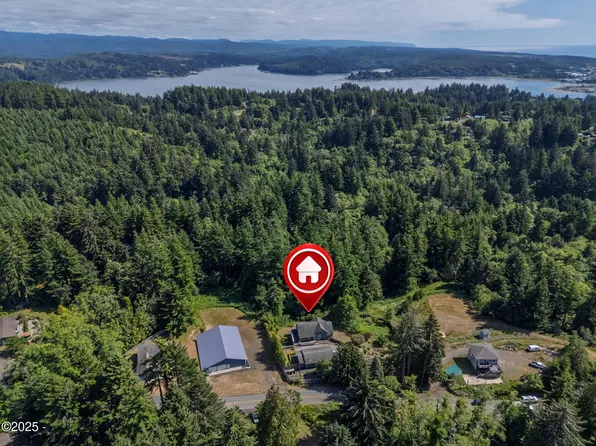 932 NE Newport Heights Dr, Newport, OR 97365