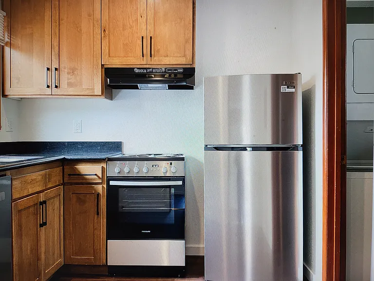 719 SW 4th St #101 — Photo 5