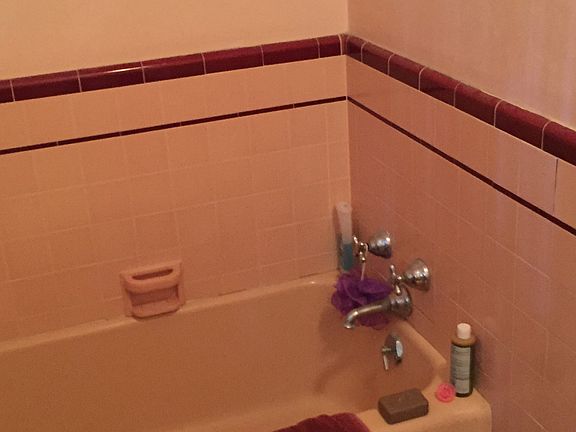 Full Bath w/ tub & shower