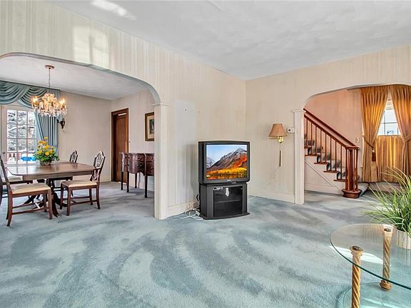5th image of 59 Endicott Dr