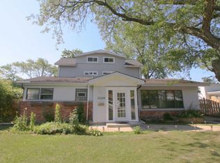 2601 Fontana Dr, Glenview, IL 60025