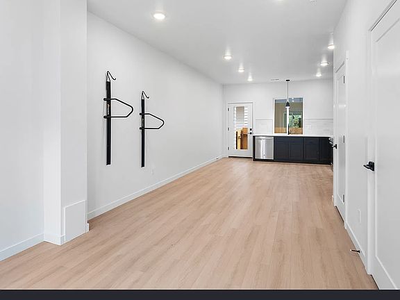 2nd image of 7193 SE Crystal Springs Blvd