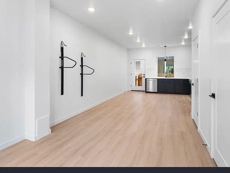 7193 SE Crystal Springs Blvd — Photo 2
