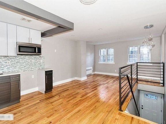 2nd image of 801A Willoughby Ave #2