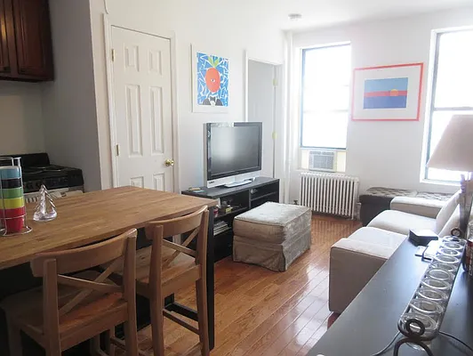 Rented by Mdrn Residential | media 7