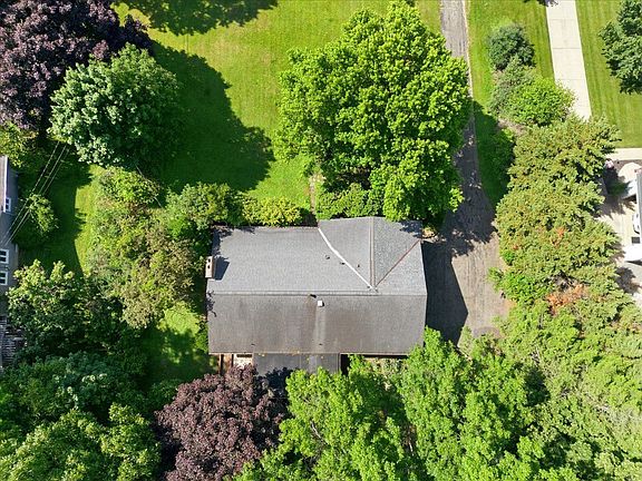 3rd image of 115 Meadowvue Dr