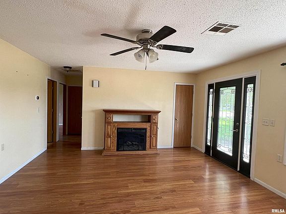 4th image of 106 N Meadow Ln