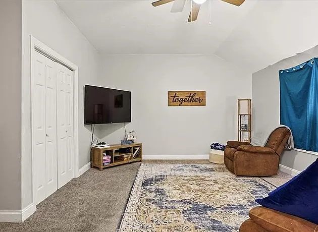 425 E Broadway St #D — Photo 5