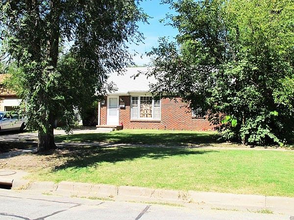 1st image of 2302 E Shadybrook Ln