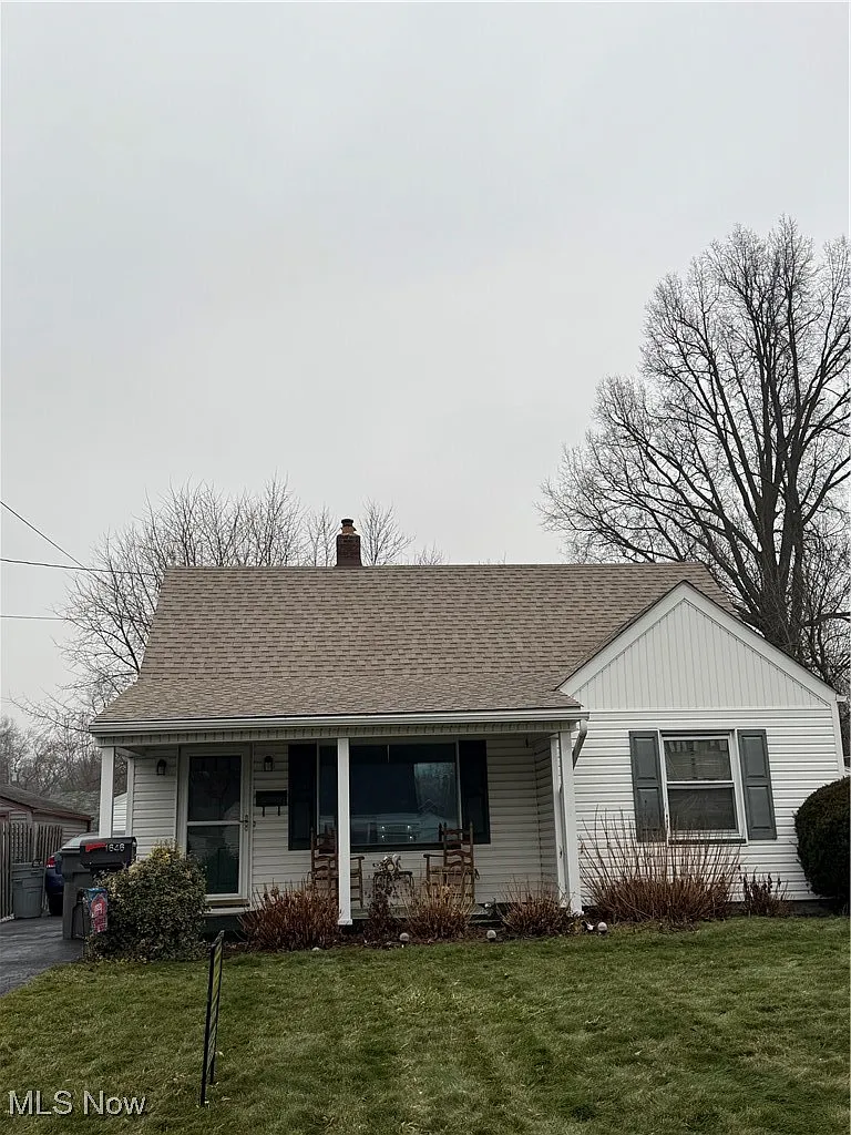 1646 Everett Ave photo 1