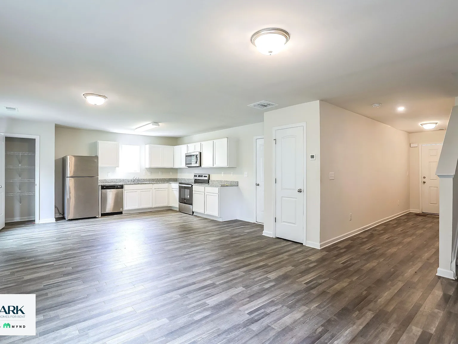 4 bed, 3.0 bath, 1811 sqft, $2,015 — Photo 2