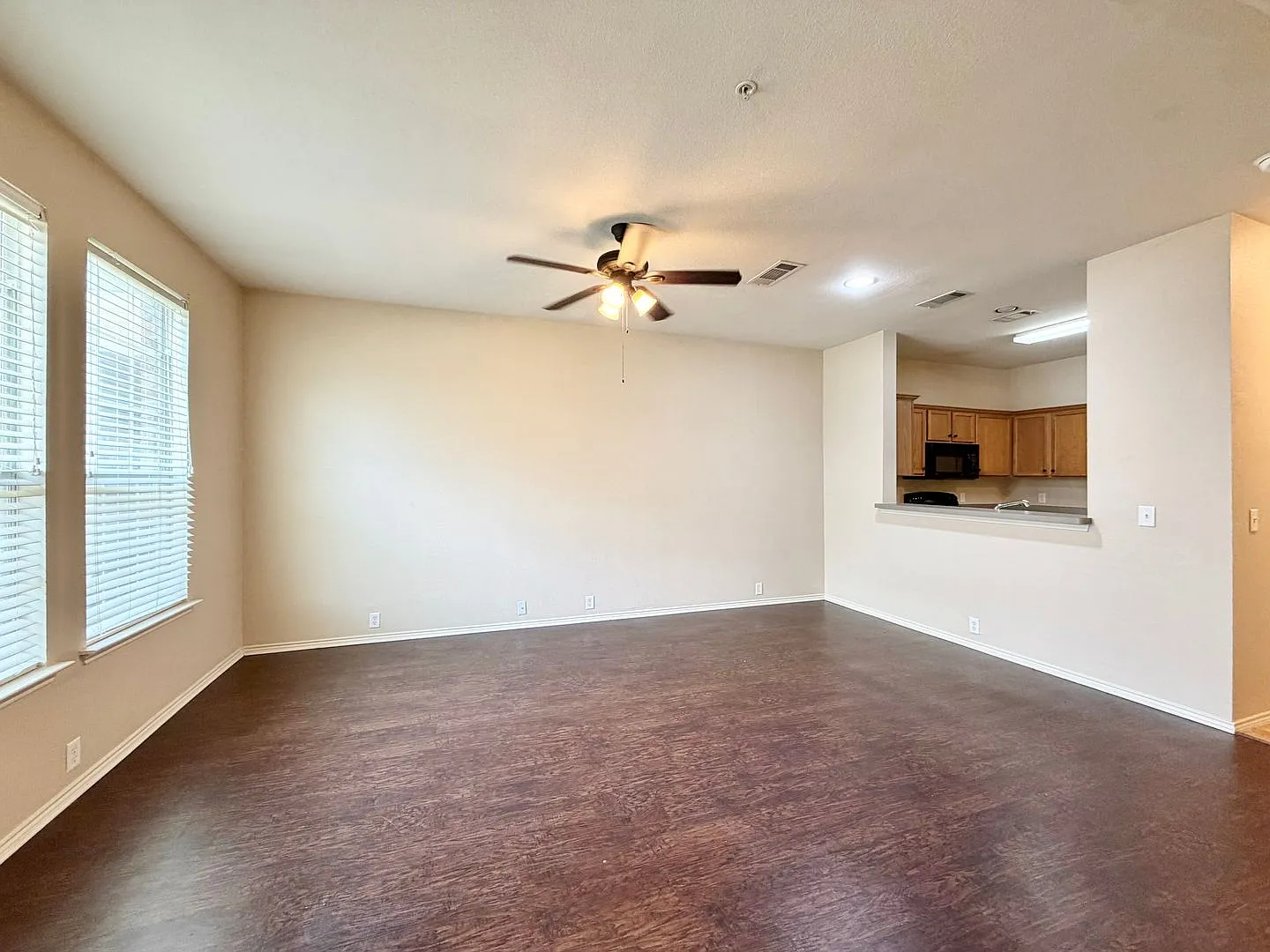 Don't miss the opportunity to lease this gorgeous Townhome in the heart of McKinney! — Photo 3