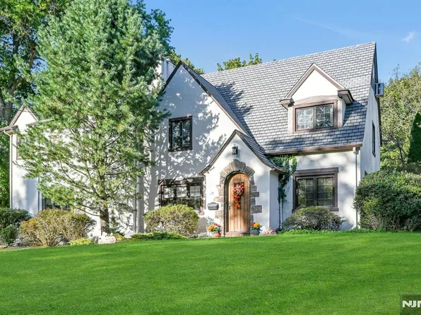 20 Northwood Ave, Demarest, NJ 07627