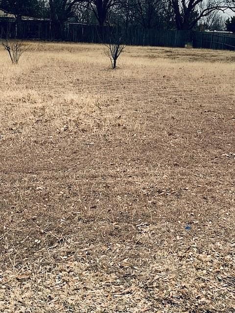 2nd image of 930 Lake North Rd