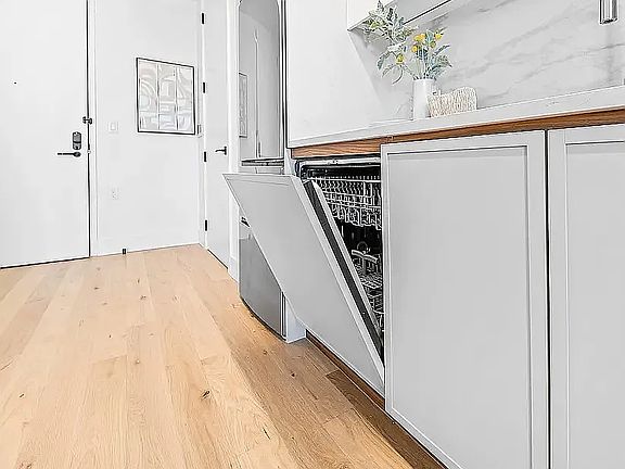 3rd image of 570 Fulton St #2L