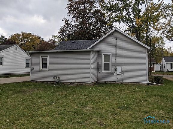 4th image of 1056 Sheffield Ave