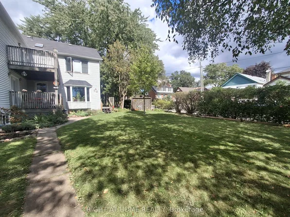 109 Furnival Rd S #Basement, Toronto, ON M4B 1W6