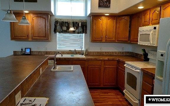 5th image of 271 Hillcrest Dr