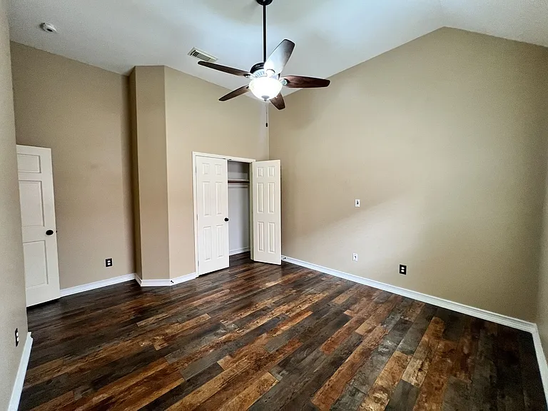 2215 Dorman Ct — Photo 26
