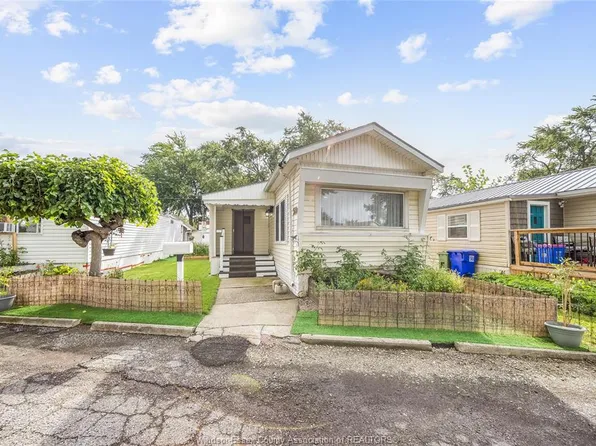 310 Pompano Ave, Windsor, ON N8W 2A7