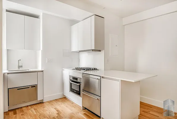 Rented by Skyline Group Real Estate | media 6