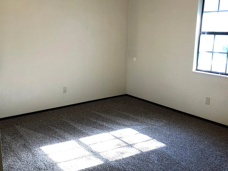 4424 S Robberson Ave — Photo 13