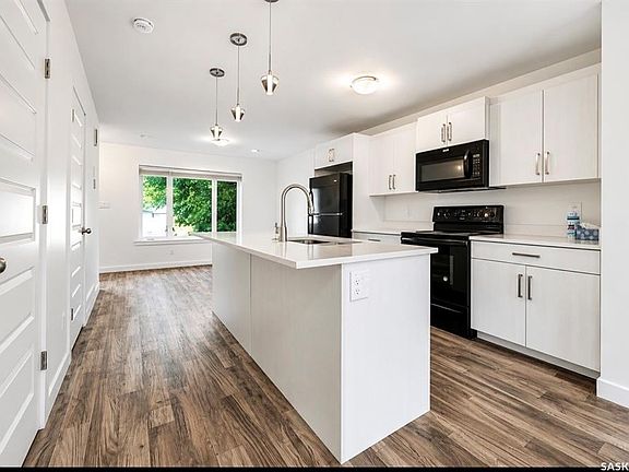 2nd image of 2464 Francis STREET