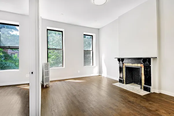 Rented by Weissman Equities | media 19