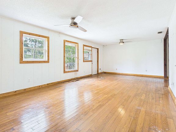 2nd image of 814 W Leon St