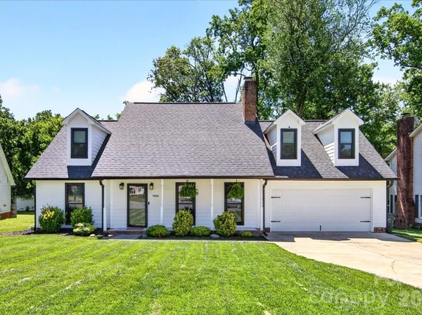 9018 Hunters Pointe Dr, Huntersville, NC 28078