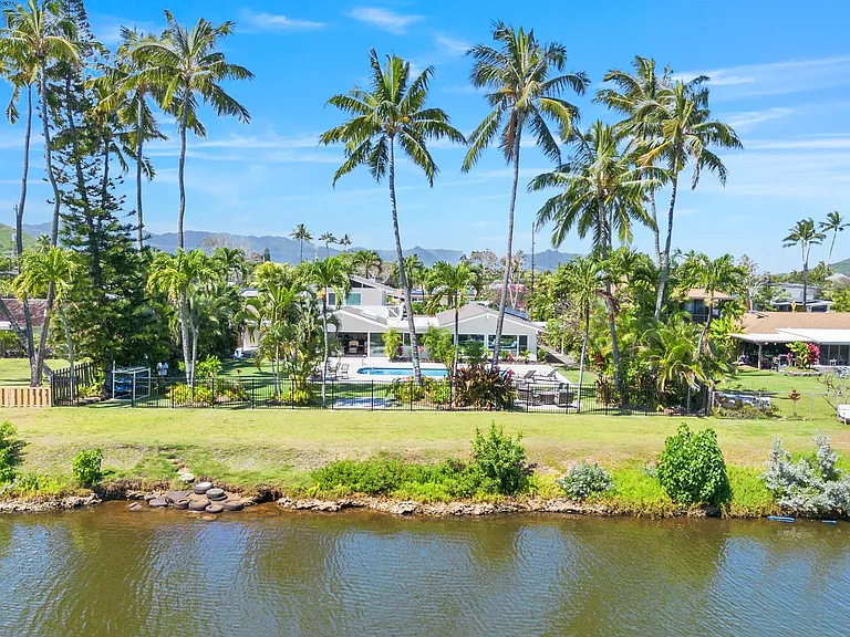 748 Mokapu Rd — Photo 3