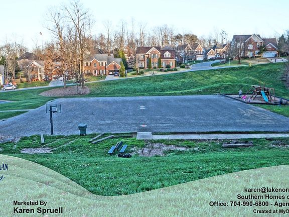 Community tennis court