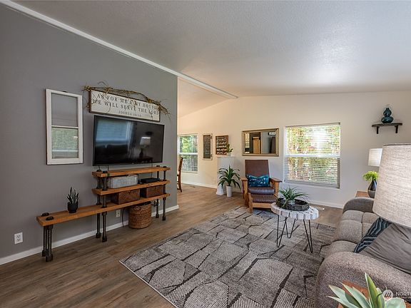 4th image of 6623 239th Avenue E #32